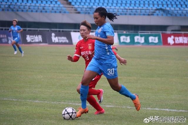 孙俪深情告别流浪猫加勒比：陪伴五年，温暖与遗憾同行