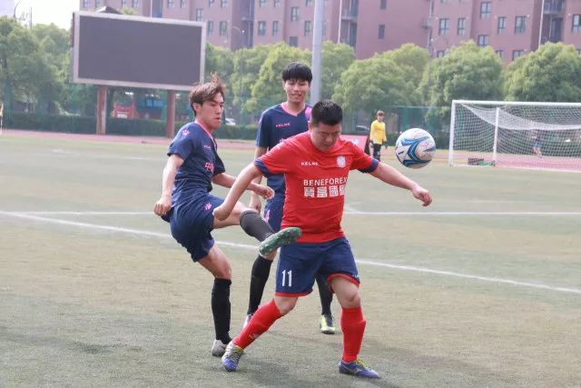 难过呀，掘金约基奇在阿森纳欧冠决赛后，加油助威的喜悦化为乌有